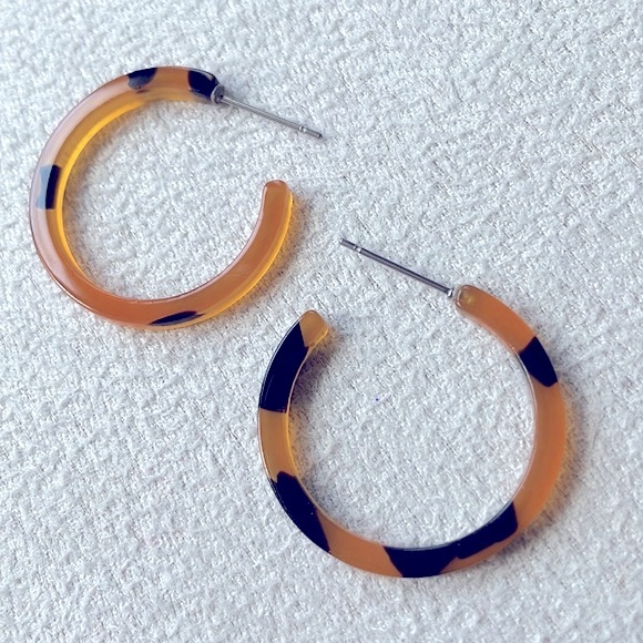 Lulus Jewelry - Tortoise shell open hoops